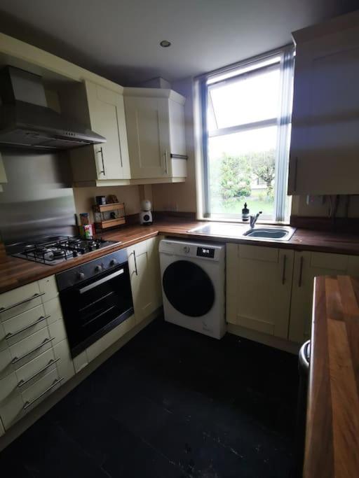 Entire 1 Bed Spacious Apartment, Private Balcony & Study Room Near City Whitehouse  Exterior foto