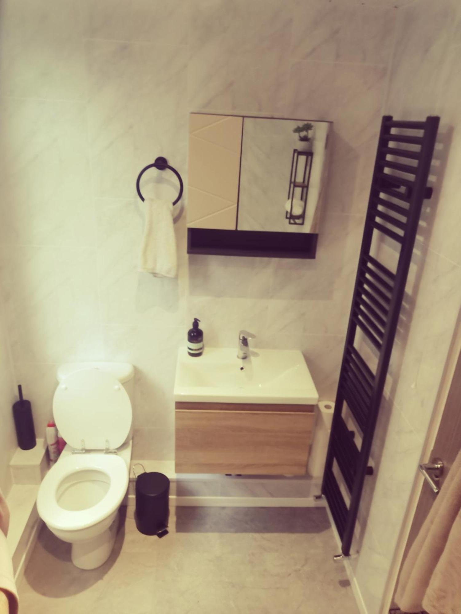 Entire 1 Bed Spacious Apartment, Private Balcony & Study Room Near City Whitehouse  Exterior foto
